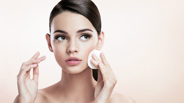 Jak efektywnie troszczyć się o własną skórę twarzy i poprawić jej wygląd?