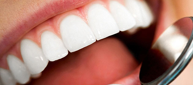 Sprawdź jak uzyskać olśniewający uśmiech i polepszyć stan zębów
